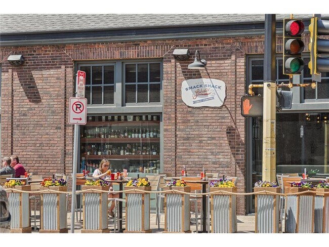 Building Photo - 618 N Washington Ave