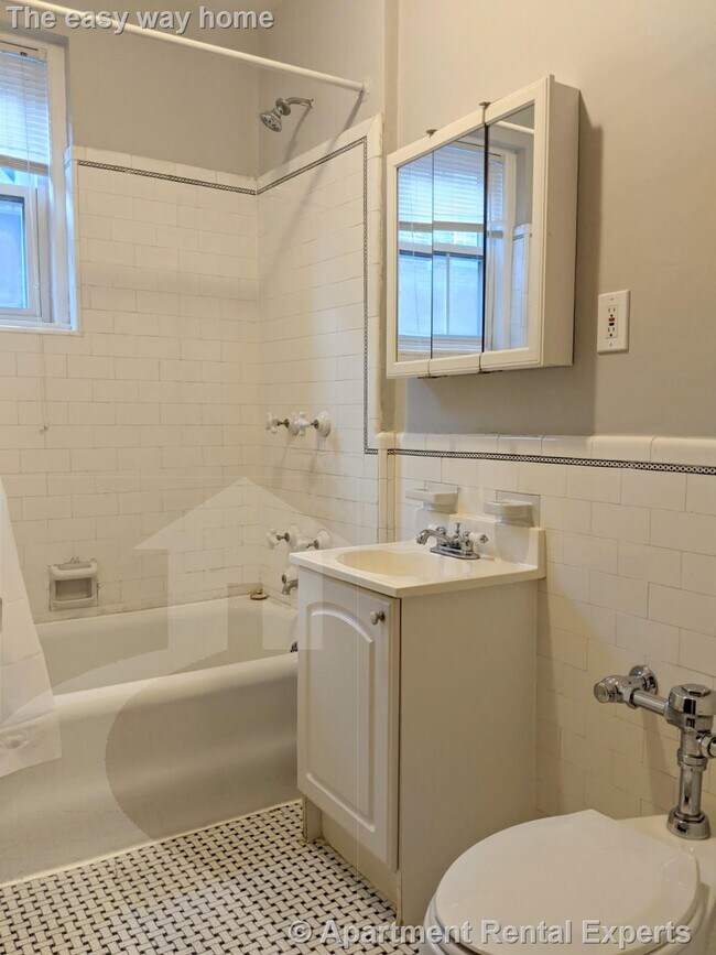 Building Photo - 119 College Ave