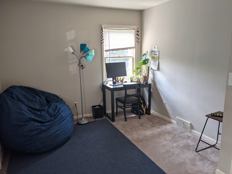 Building Photo - 312 S 7th St