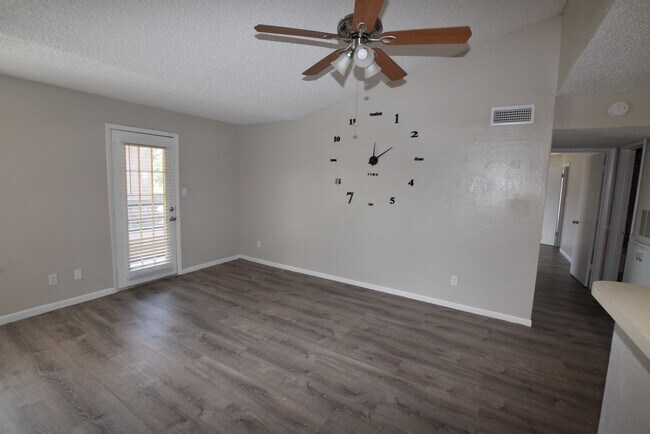 Building Photo - 5533 Chrishire Way