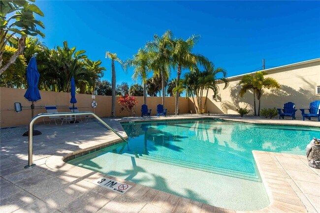 Building Photo - 824 Padua Ln