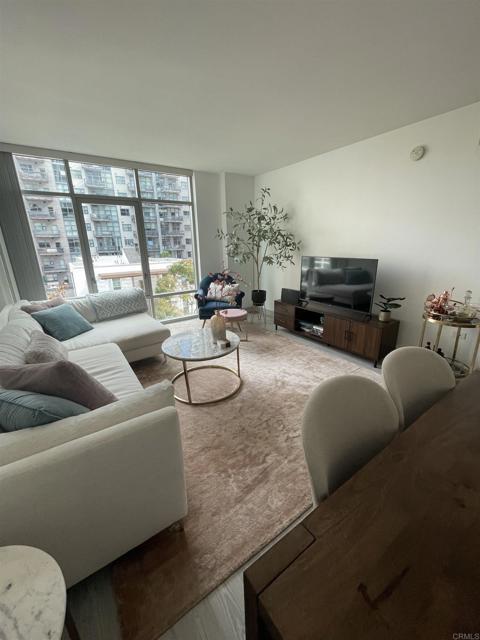 Building Photo - 425 W Beech St