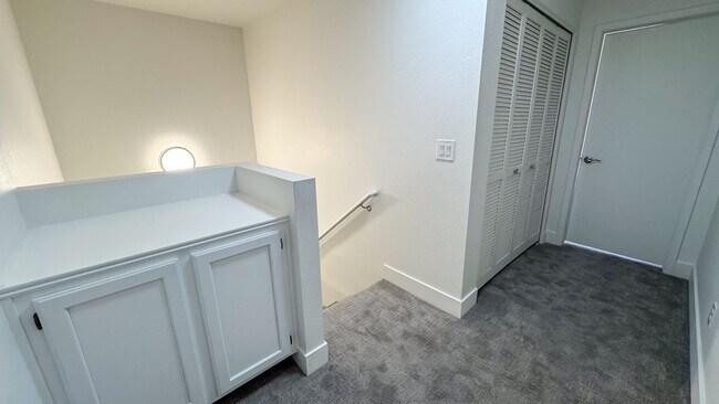 Building Photo - 3-Bed, 2.5-Bath Summerlin Home with Modern...