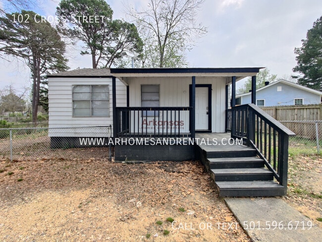 Building Photo - 102 Cross St