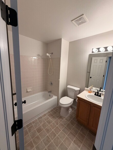 Building Photo - 5843 Butterfield Dr