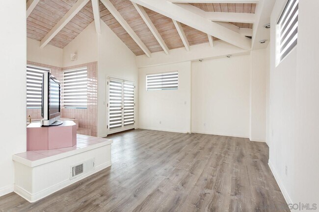 Building Photo - 1145 La Jolla Rancho Rd