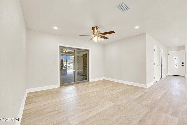 Building Photo - 5204 Park St