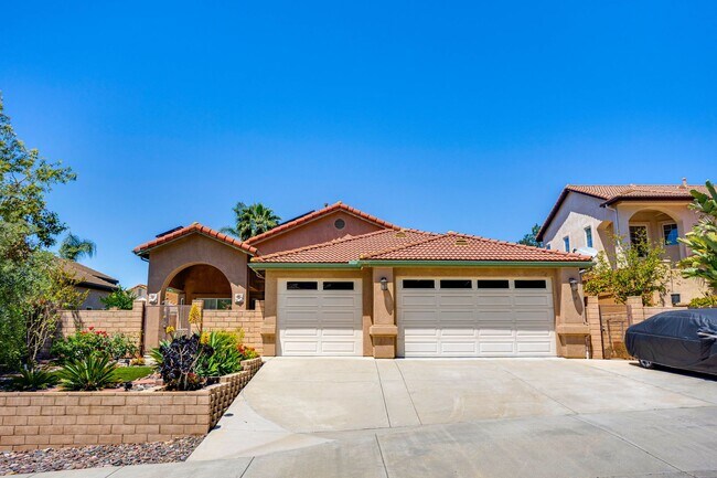 Building Photo - Beautiful Single Story House - most desire...