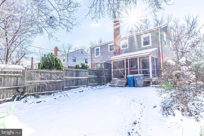 Building Photo - 2122 Arlington Terrace