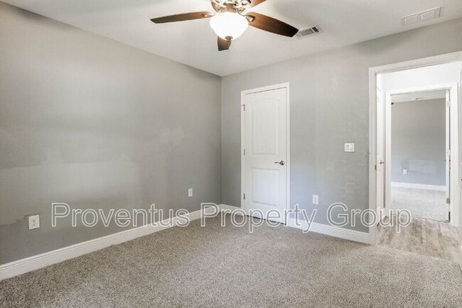 Building Photo - 3111 Hickory St