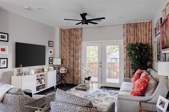 Building Photo - 2412 Wilson St