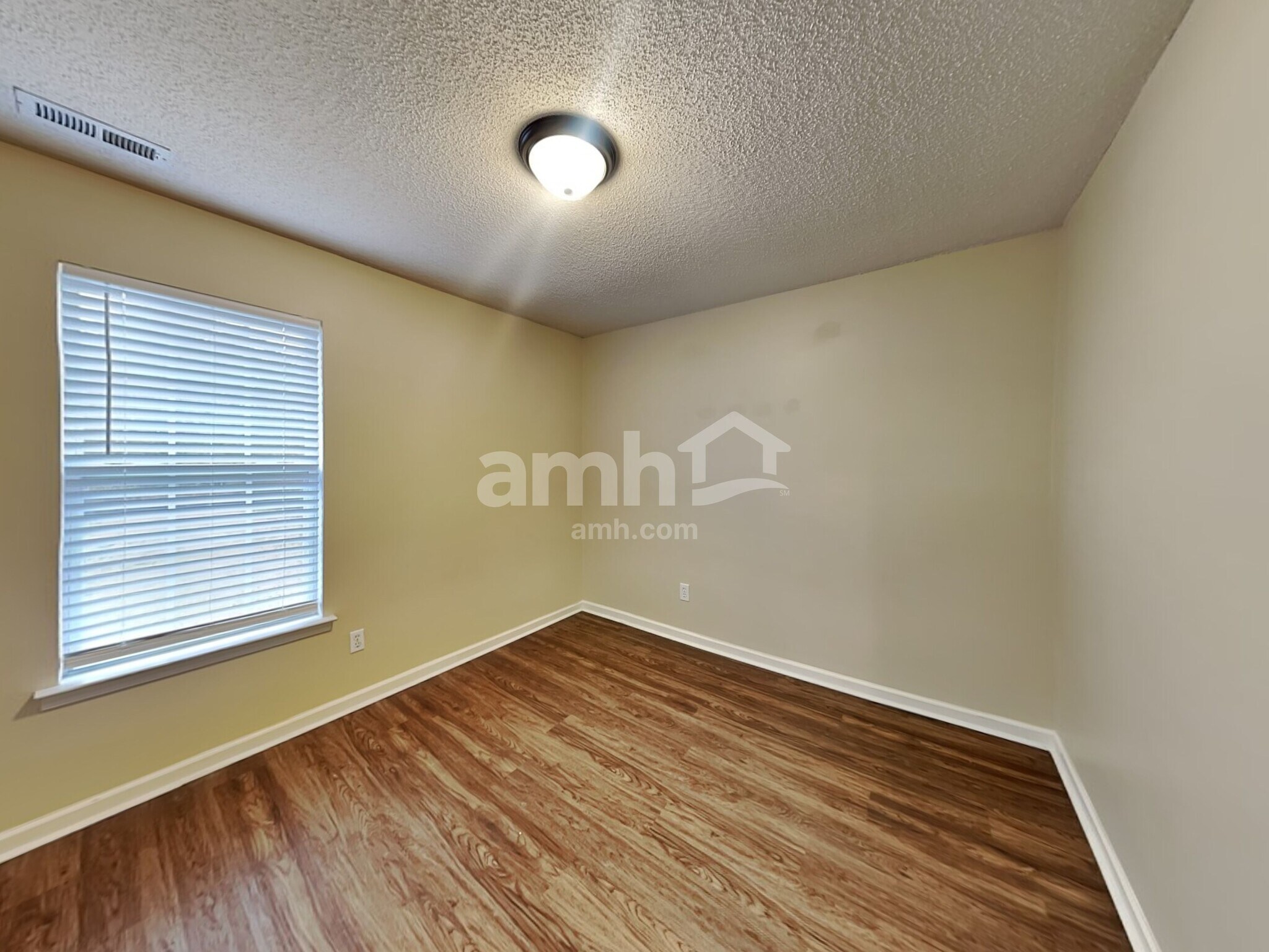 Building Photo - 15464 Stone Hollow Dr