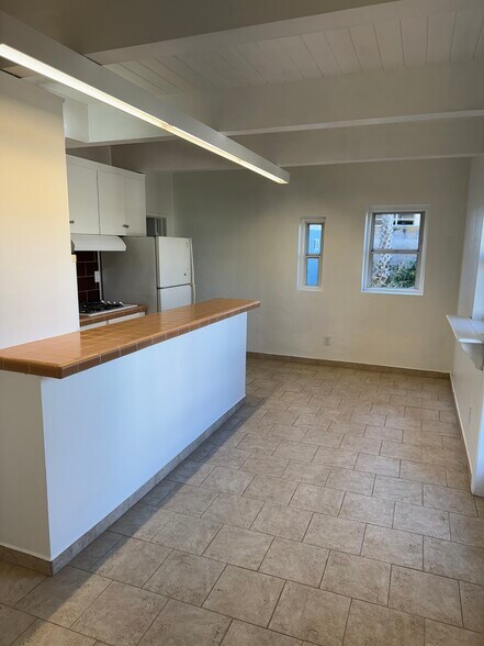 Building Photo - 414 Monterey Ln