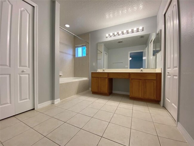 Building Photo - 2044 Portcastle Cir