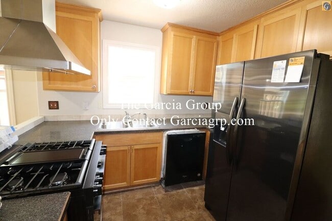 Building Photo - 9135 N Oswego Ave