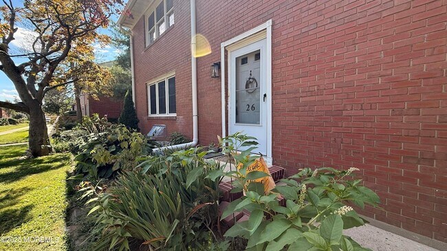 Building Photo - 364 Westwood Ave