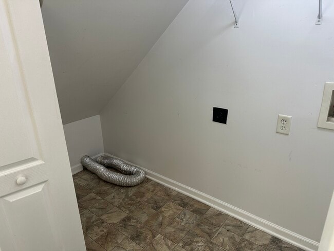 Building Photo - 5631 Seths Dr
