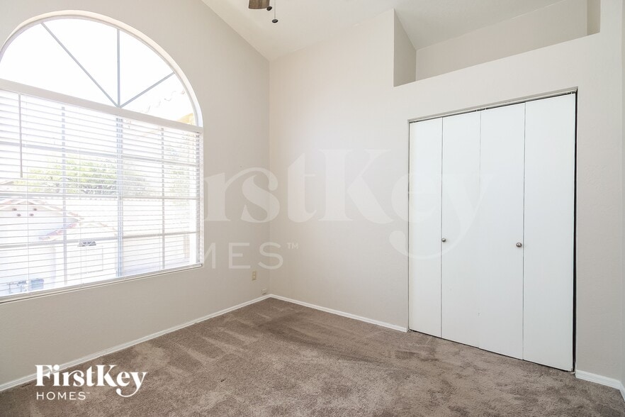 Building Photo - 3710 W Spinnaker Ln