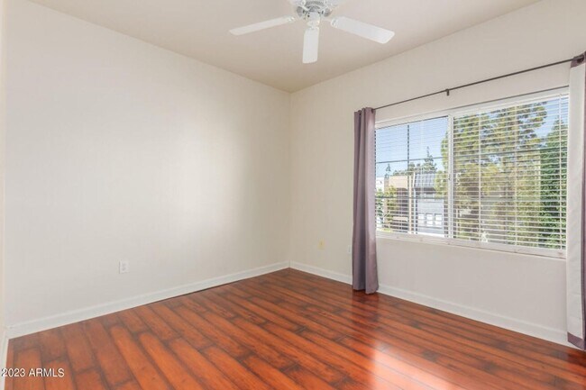 Building Photo - Amazing Townhome in Gated Community!