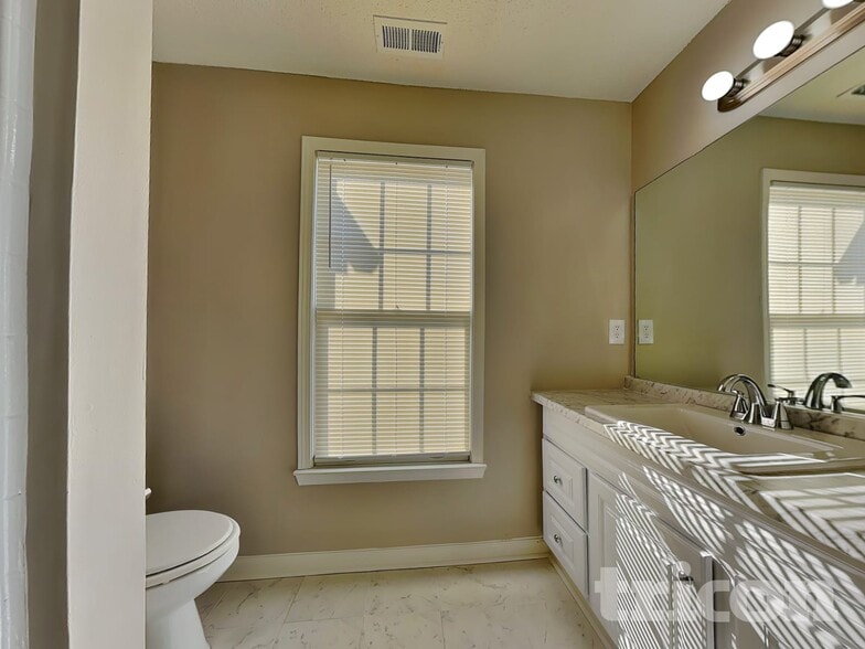 Building Photo - 5152 Rosetrace Cove SW