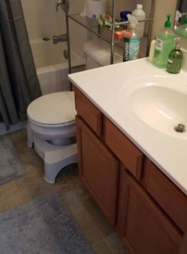 Building Photo - $1,325 | 2 Bedroom, 2 Bathroom Condo | Pet...