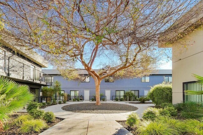 Building Photo - 1662 Hollenbeck Ave