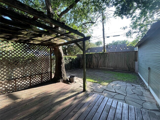 Building Photo - 4621 Michaux St