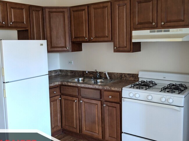 Building Photo - 2600 N Kimball Ave