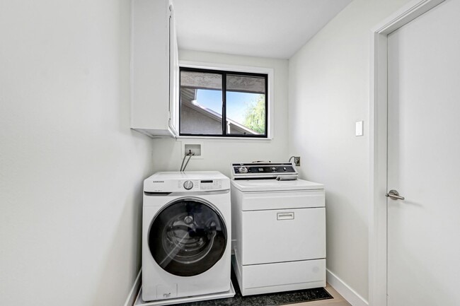 Building Photo - Spacious 3 Bedroom Upland Home, Available Now!