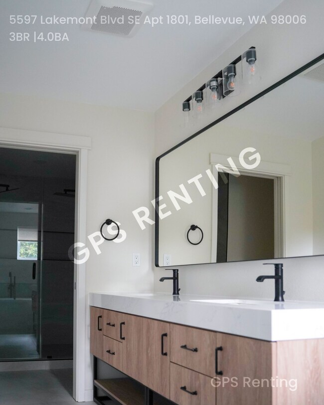 Building Photo - Beautiful Bed 3, Bath 4, home!