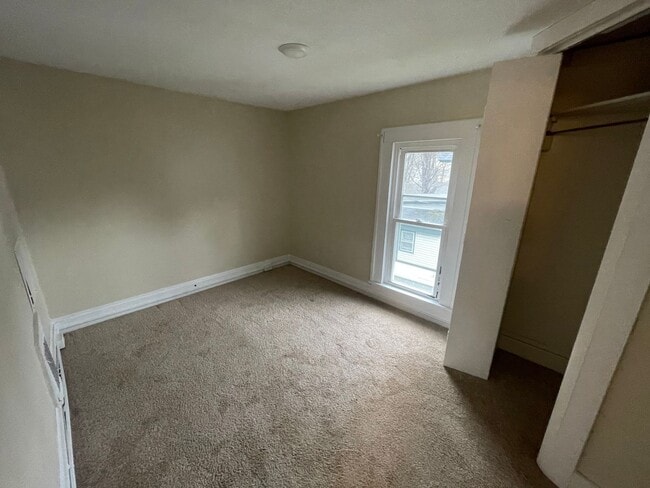 Building Photo - Charming 2 Bedroom Single Family
