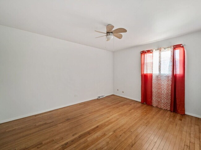 Building Photo - 189 S Park Blvd