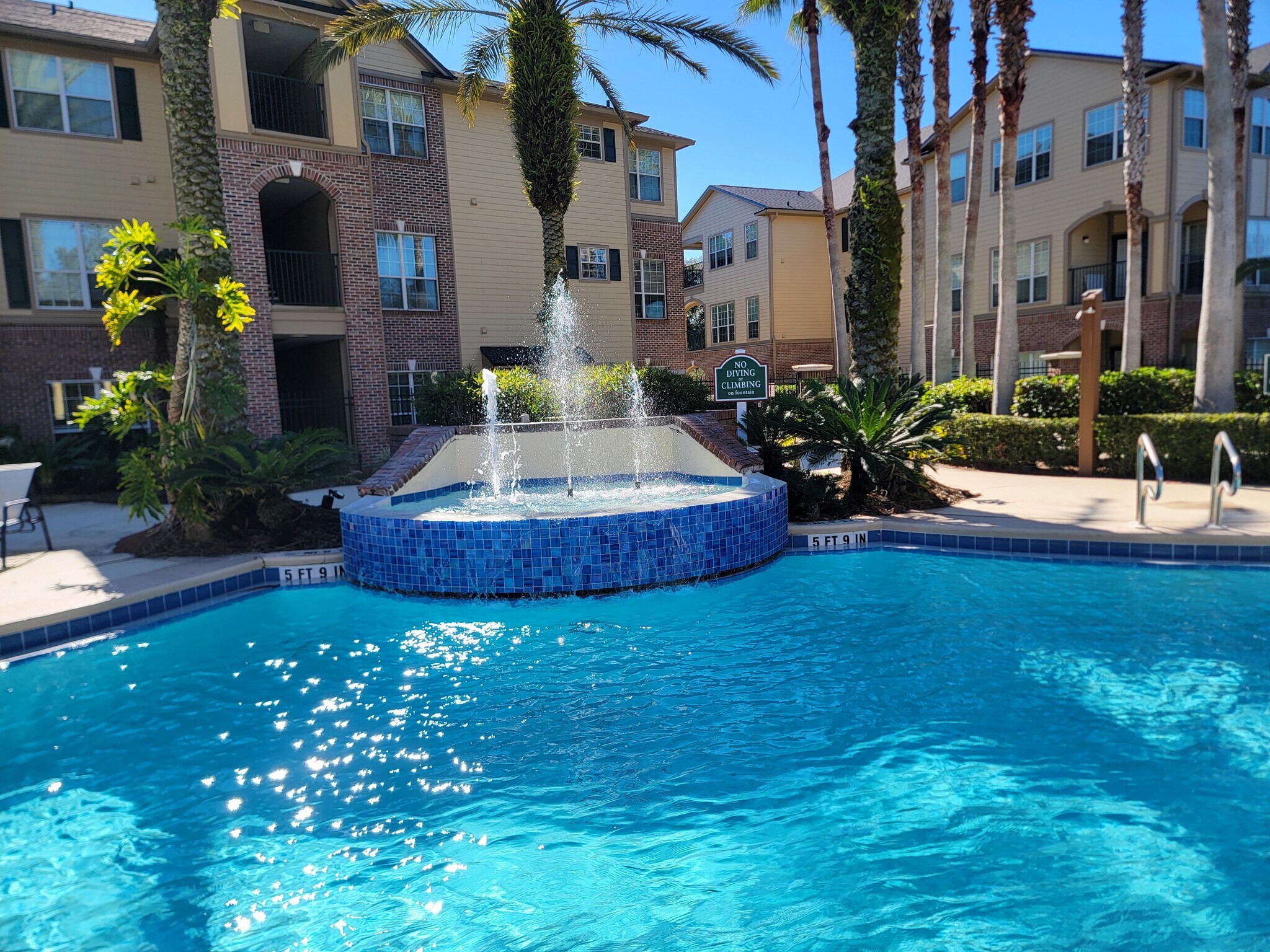 Building Photo - 7800 Point Meadows Dr