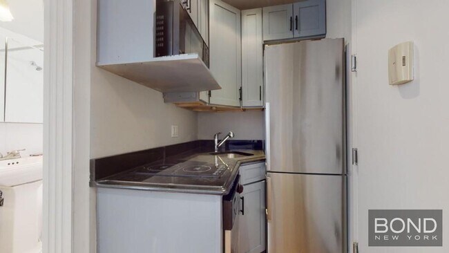 Building Photo - 326 E 35th St