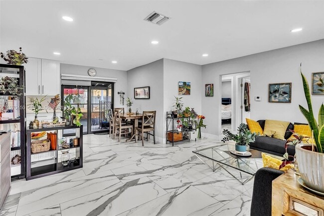 Building Photo - 6781 Franklin St