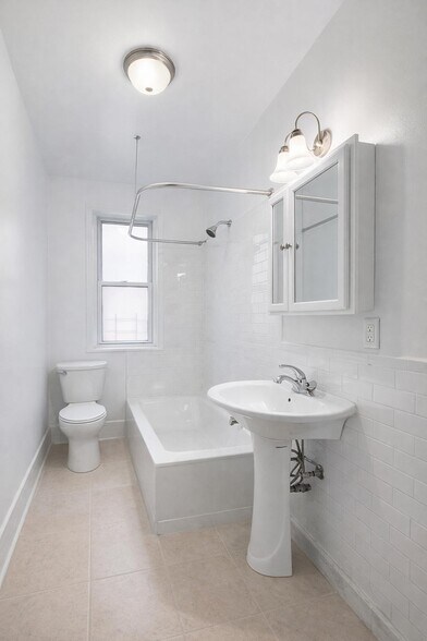 Building Photo - 717 W 177th St