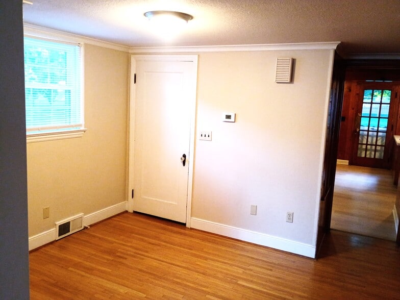 Dining Room - 3875 N Buffalo Rd