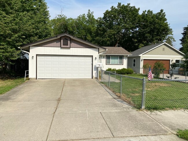 Primary Photo - Downtown Home for Rent Available 11/24/25!