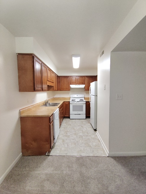 Building Photo - 600 Reusens Rd