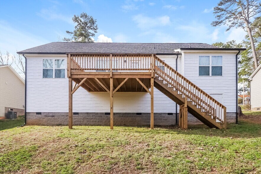 Building Photo - 528 Hillandale St NE