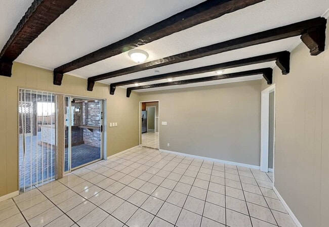 Building Photo - 5537 Primrose Ln