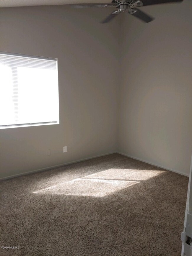 Building Photo - 881 E Peppergrass Ln