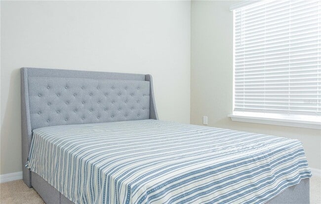 Building Photo - 387 Crossings Ave