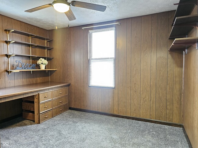 Building Photo - 335 W 4th St