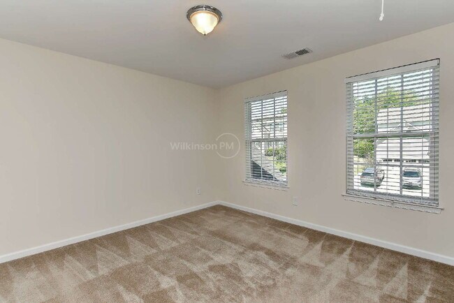 Building Photo - Beautiful 3,409 sqft 5-bedroom 3-bath Exec...