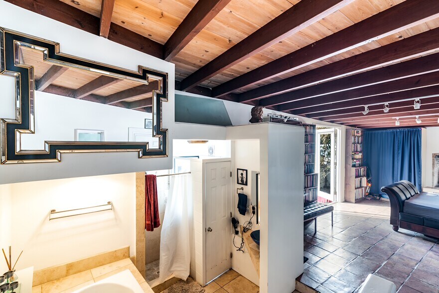 angle to bathroom and master - 2366 Nichols Canyon Rd