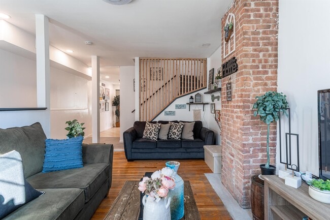 Building Photo - 148.5 Union St