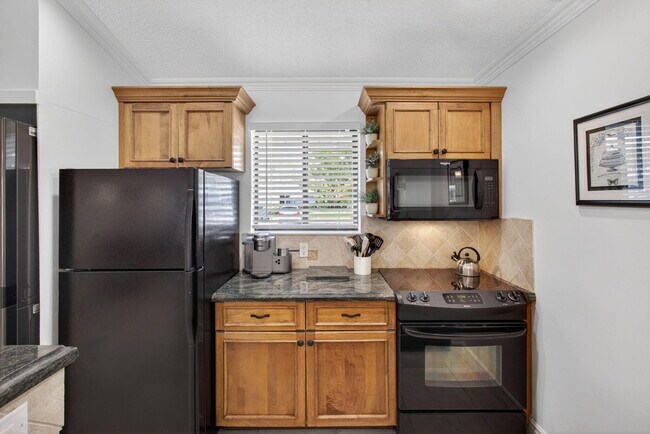 Building Photo - 119 Club Dr