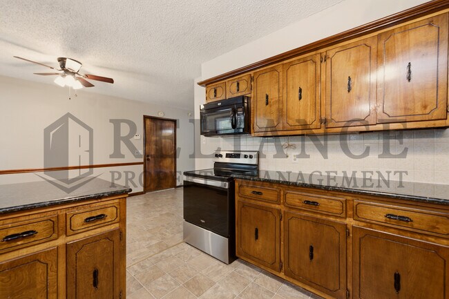Building Photo - 428 Peach Tree Ln