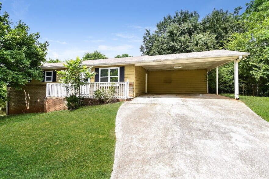 Building Photo - 8888 Northview Dr